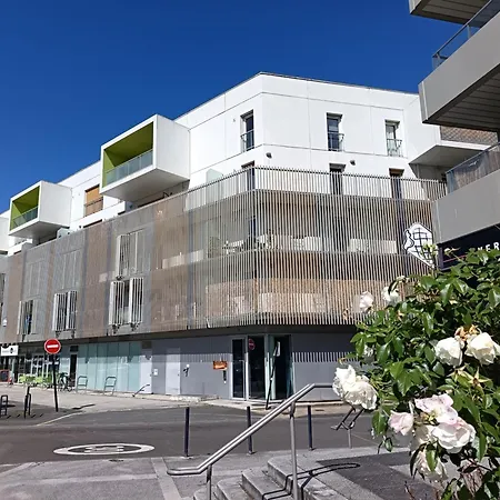 Avec Parking Gratuit * 瑟农